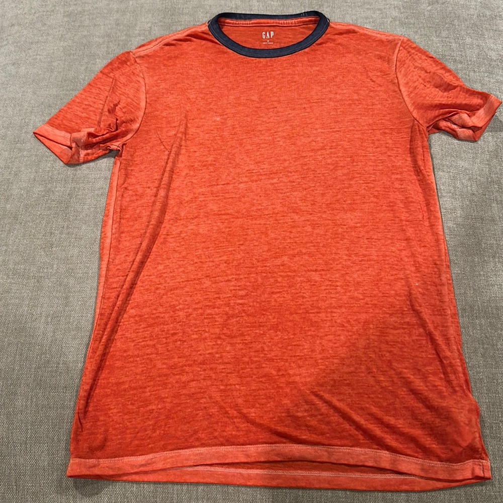 Gap Men’s super soft burnout ringer tee. Size XS
